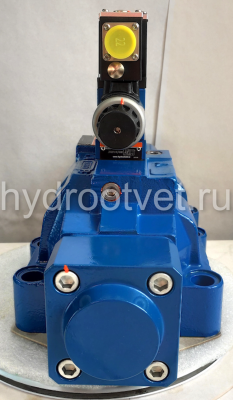 4WRZE32W6-520-7X/6EG24K31/A1M - Пропорциональный распределитель  Ду32 со встроенным усилителем (OBE), номинальный расход 520 л/мин, схема W6-, каналы управления X и Y - внешние, сигнал управления ± 10 В